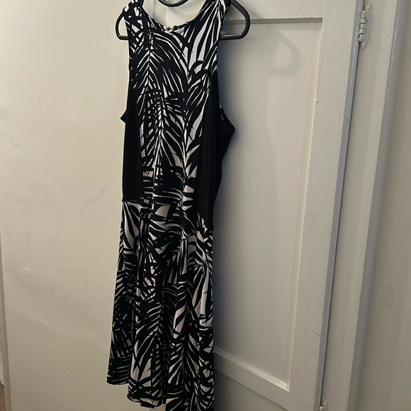 MICHAEL KORS Size 2 Black & White Tropical Design print Womens Teen Dress NWOT - Picture 1 of 8